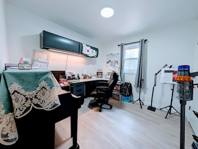 office area featuring light wood-style flooring and baseboards