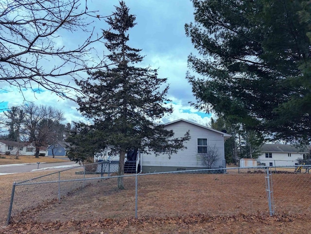 view of front facade with a fenced front yard