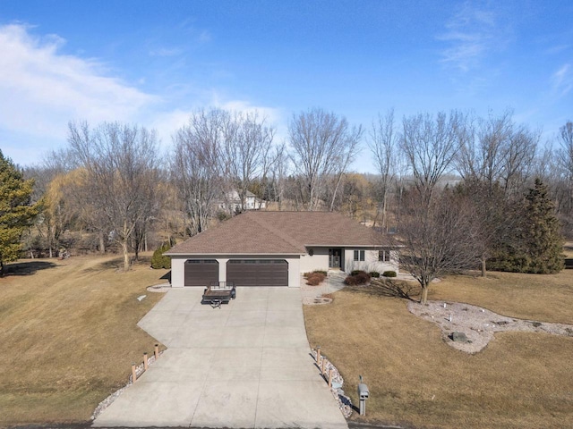 view of front of house featuring driveway, an attached garage, and a front yard