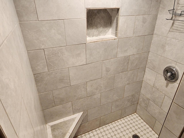 full bathroom featuring tiled shower