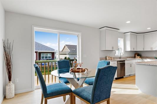 dining space with recessed lighting, light wood-style flooring, and baseboards