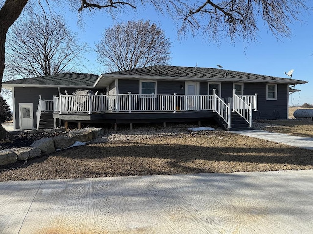 ranch-style home with covered porch