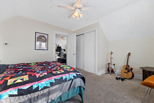 bedroom featuring lofted ceiling, carpet flooring, a ceiling fan, and a closet