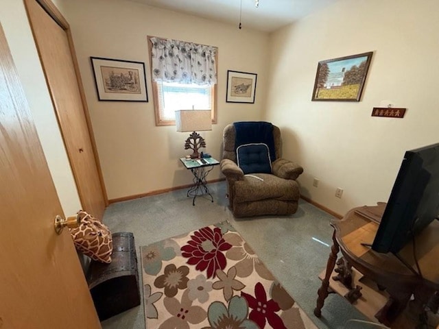 living area with carpet flooring and baseboards