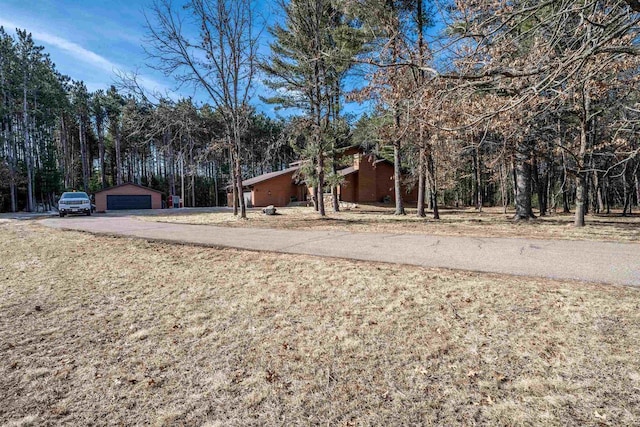 view of yard with an outbuilding and a garage