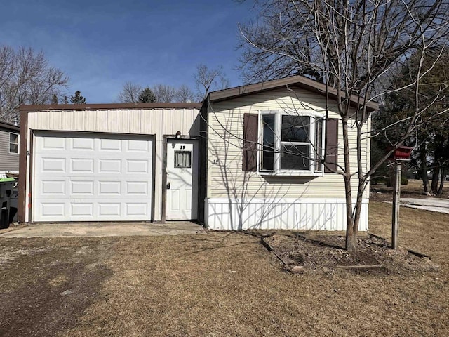 view of front of property with an attached garage and driveway