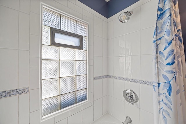 bathroom featuring shower / bathtub combination with curtain