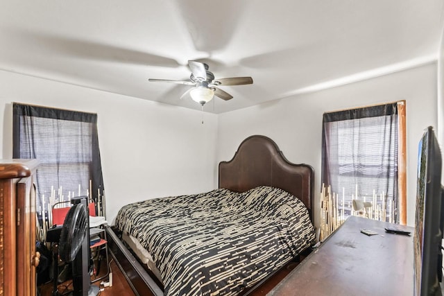 bedroom with ceiling fan