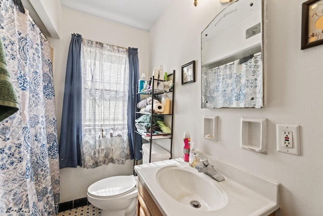 bathroom with vanity, a shower with shower curtain, and toilet