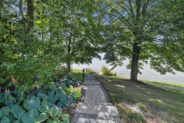 view of yard featuring a water view