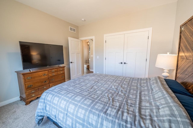 bedroom with baseboards, visible vents, carpet floors, and a closet