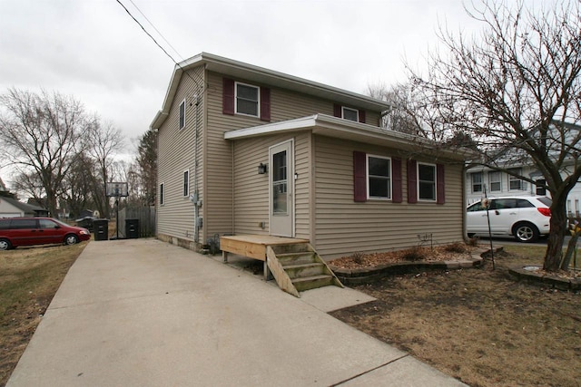 view of front of house featuring concrete driveway