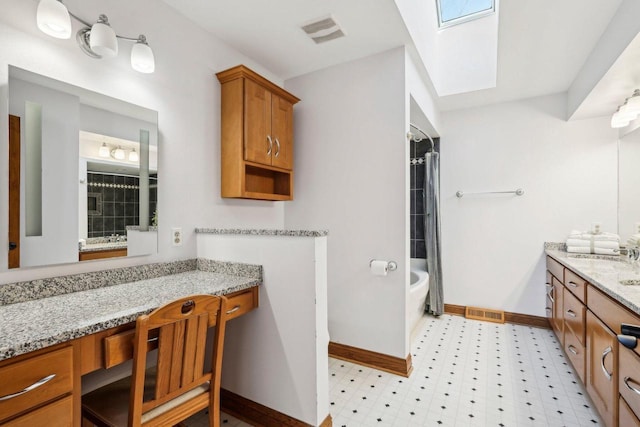 bathroom featuring a tub, visible vents, baseboards, and a shower with curtain