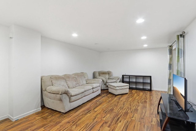 living area featuring recessed lighting, baseboards, and wood finished floors