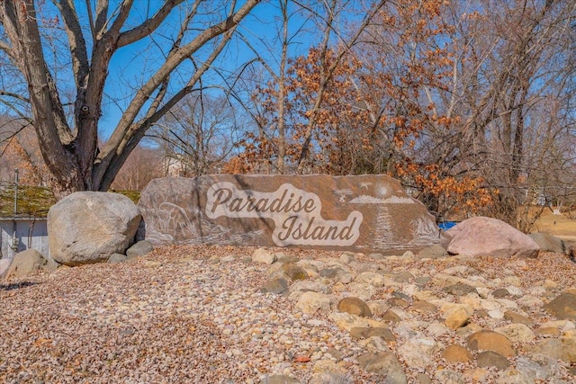 view of community / neighborhood sign