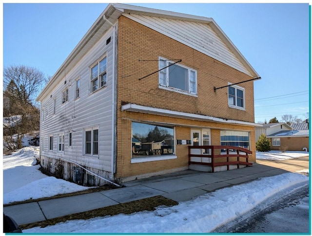 view of front of house with brick siding