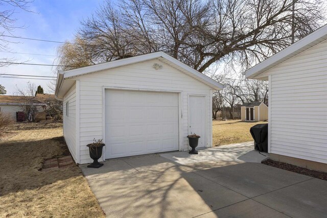 detached garage with driveway