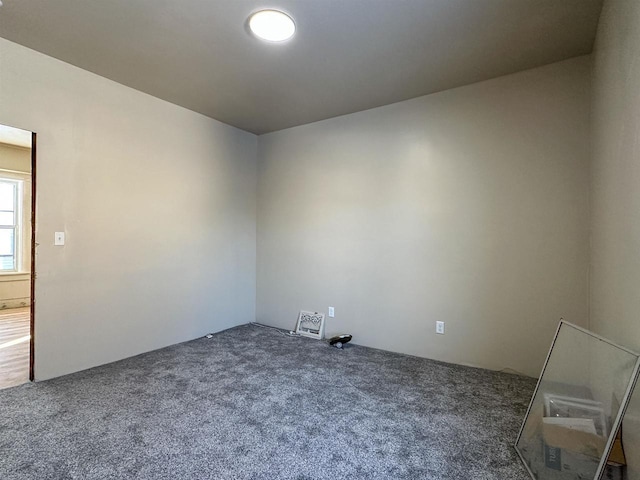 unfurnished room featuring carpet floors