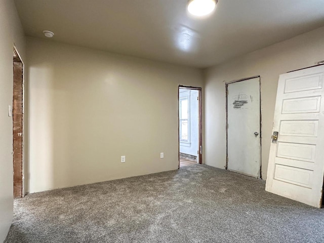 empty room featuring carpet floors