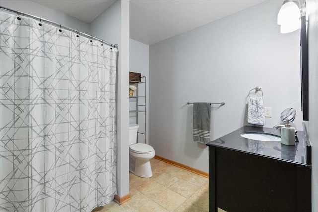 full bathroom with tile patterned floors, toilet, curtained shower, baseboards, and vanity