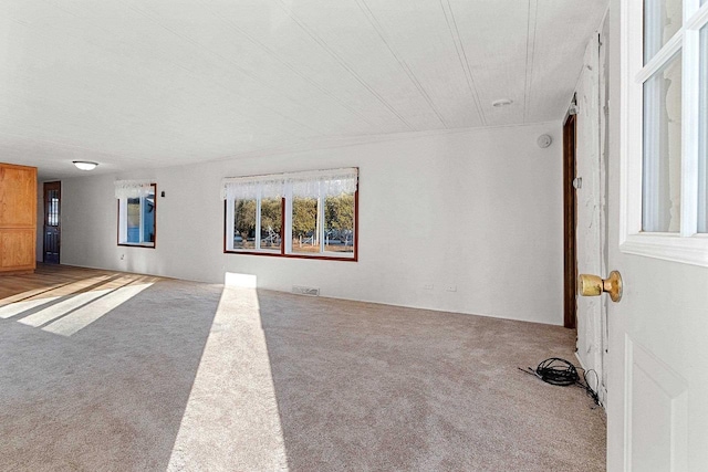 empty room with carpet flooring and visible vents