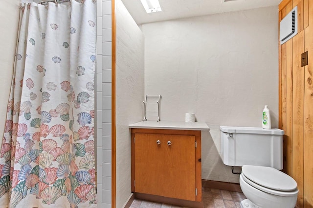 bathroom with curtained shower and toilet