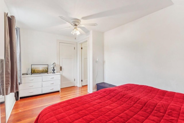 bedroom with light wood-style floors and a ceiling fan