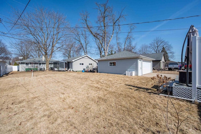 view of yard featuring a garage and an outdoor structure