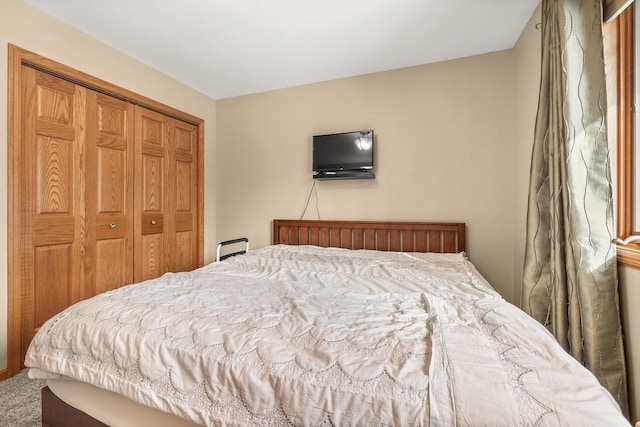 bedroom featuring a closet