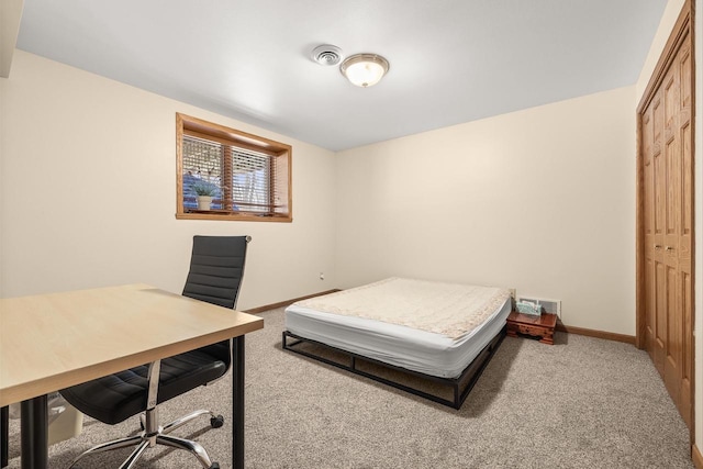 bedroom with a closet, carpet flooring, baseboards, and visible vents