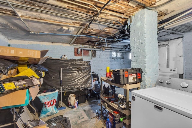 basement featuring washer / clothes dryer