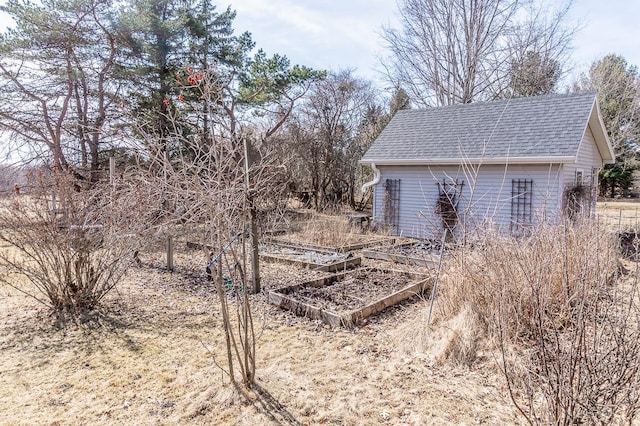 view of yard featuring a garden