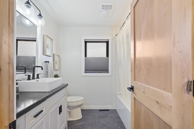 full bath featuring vanity, shower / bath combo with shower curtain, toilet, and visible vents