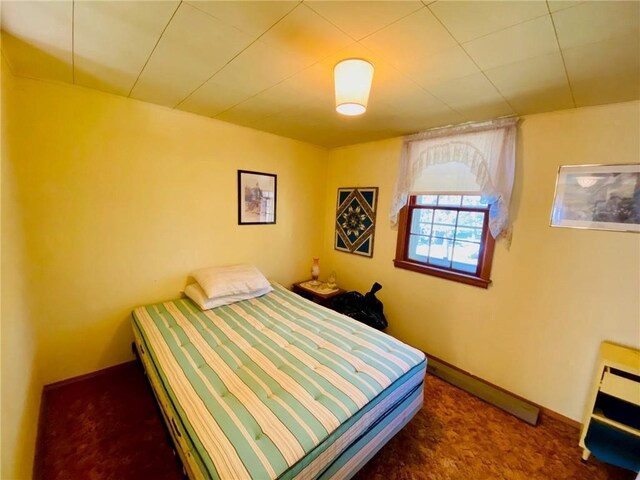 bedroom featuring baseboards and carpet floors