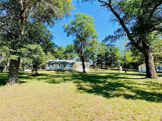 view of yard with an outdoor structure