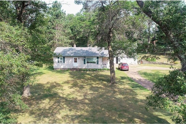 single story home featuring driveway and a front yard