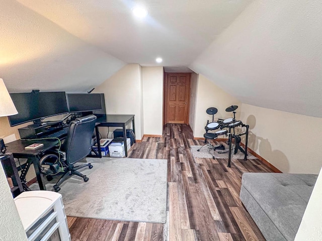 office area with baseboards, a textured ceiling, wood finished floors, and vaulted ceiling