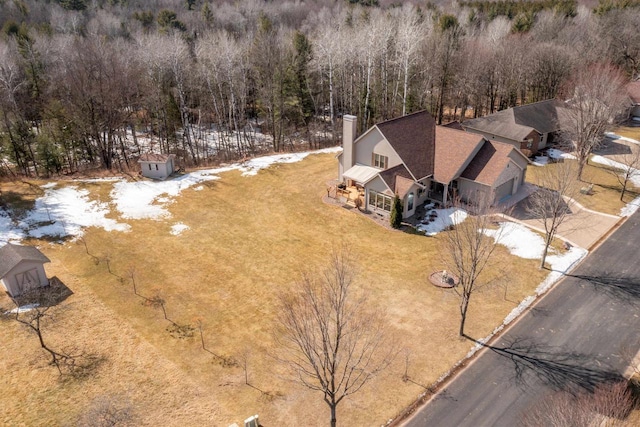 bird's eye view featuring a wooded view