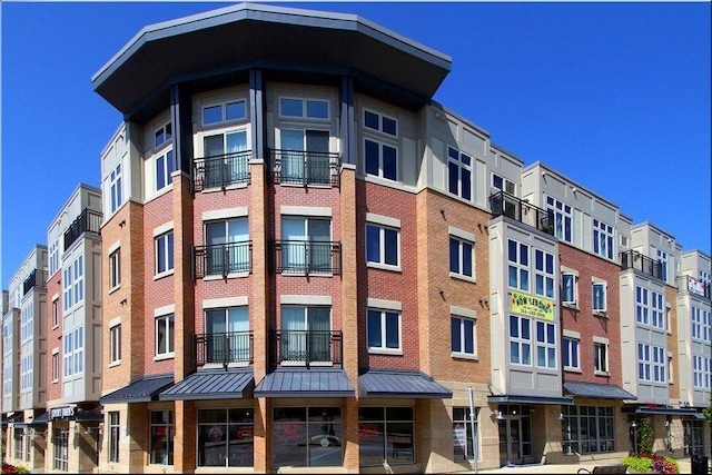 141 Main St Unit 410, Racine WI, 53403, 2 bedrooms, 2 baths condo for sale