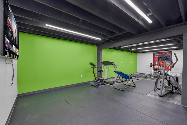 exercise room featuring baseboards