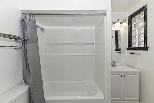 bathroom featuring vanity, toilet, and shower / tub combo