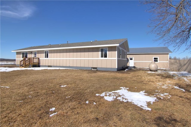 view of front of home with a lawn and crawl space