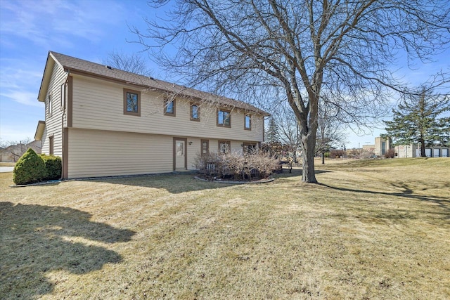 view of front of house featuring a front yard