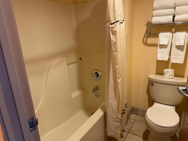 bathroom with tile patterned floors, shower / bath combination with curtain, toilet, and baseboards