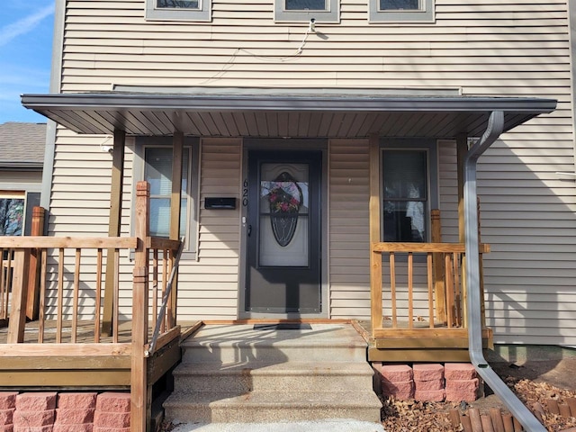 property entrance featuring a porch