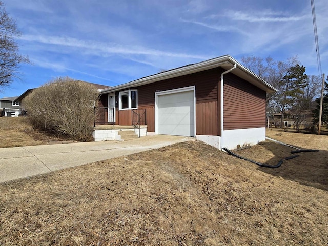 view of front of home featuring an attached garage and driveway