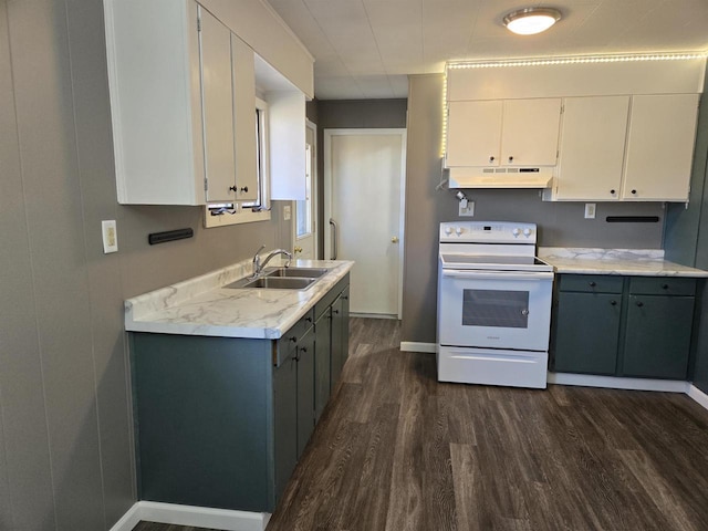 kitchen with a sink, under cabinet range hood, dark wood-style floors, white electric range oven, and light countertops