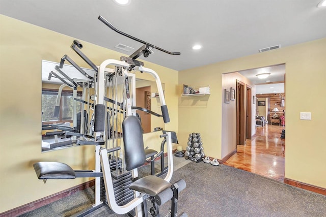 workout room with recessed lighting, visible vents, and baseboards