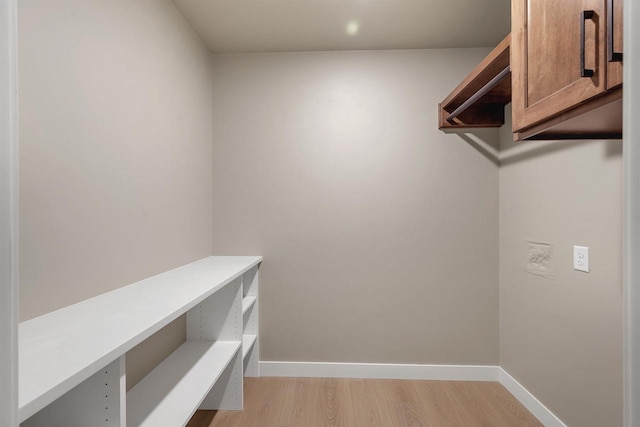 2570 Meyer Way, De Pere, WI 54115 - walk in closet featuring light wood finished floors