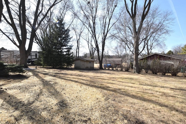 view of yard featuring a storage unit and an outdoor structure